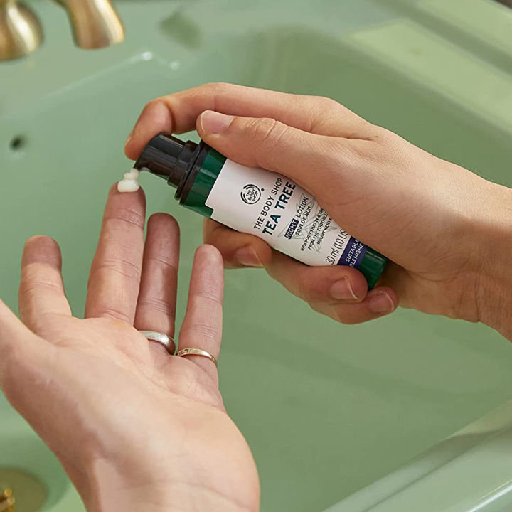 The%20Body%20Shop%20Tea%20Tree%20Night%20Lotion%20(30ml)%20-%20Image%203