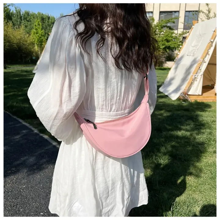 Trendy%20Nylon%20Crossbody%20Bag%20-%20Lightweight%20Casual%20&%20Sporty%20Streetwear%20Purse%20for%20Women%20-%20Image%205