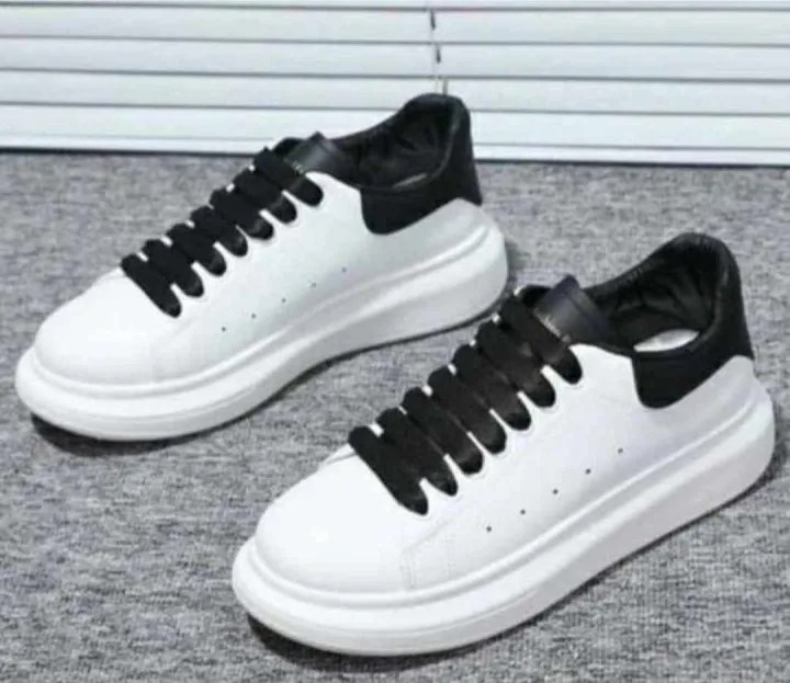 Trendy%20Sports%20Shoes%20For%20Man%20With%20High%20Quality%20Fabrics%20And%20Breathable%20Outdoor%20Sport%20Sneakers%20Lightweight%20Air%20Mesh%20Men%20Shoes%20-%20Trendy%20Sports%20Shoes%20Made%20From%20High-Quality%20Fabrics%20-%20Image%202
