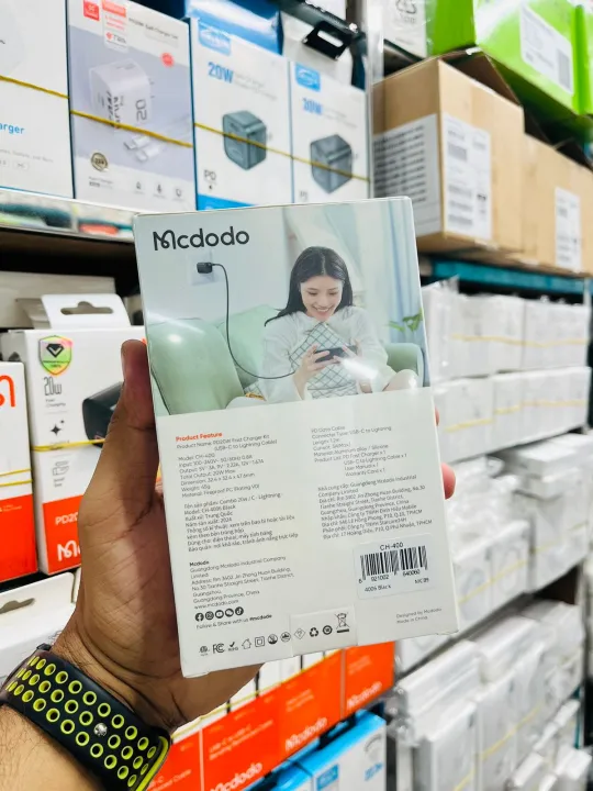 MCDODO%2020%20Watt%20PD+QC%20Fast%20Charging%20Adaptor%20+%20(Free)%20iPhone%20PD%20Type%20C%20to%20Lightning%20Combo%20Pack%20-%20Image%203