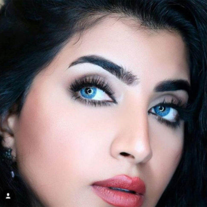 Bella%20Contact%20Lens%20Natural%20Cool%20Blue%20-%20Image%203