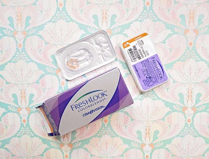 Freshlook%20Honey%20contact%20lens%20-%20Image%202