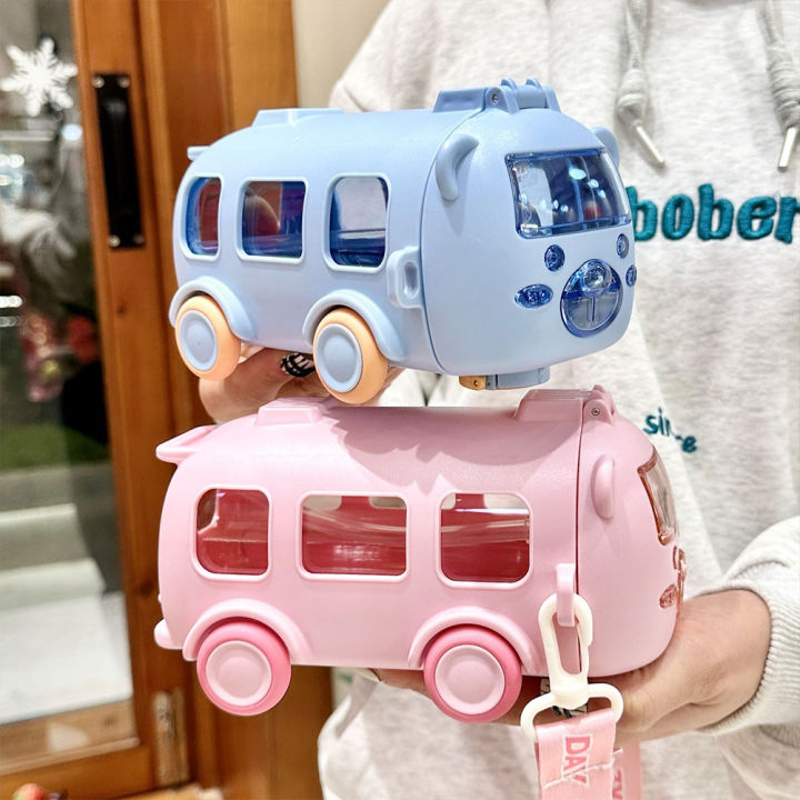 500ML%20Bus%20Shape%20Cute%20Car%20Water%20Bottle%20with%20Movable%20Wheels%20Strap%20Drinking%20Jug%20Leakproof%20for%20Sports%20Camping%20Picnic%20-%20Image%203