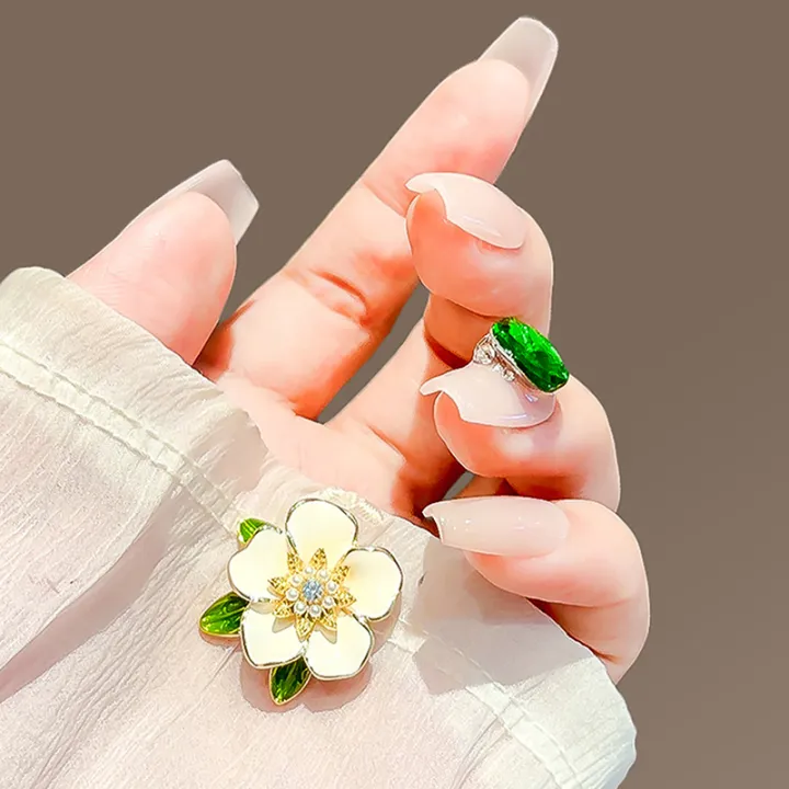Elegant%20Gardenia%20Flower%20Brooches%20Pins%20For%20Women%20Beautiful%20Flower%20Dressing%20Clothes%20Corsage%20%20Accessories%20-%20Image%202