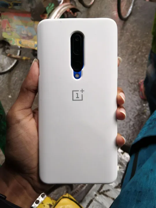 OnePlus%207%20Pro%20Silicone%20Case%20/%20Back%20Cover%20-%20White%20-%20Image%202
