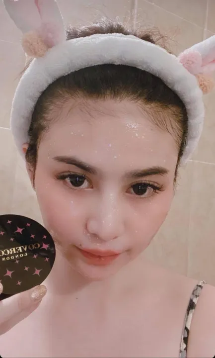 Glass%20Skin%20COVERCOCO%20London%20Glow%20Mask%20UK%20Best%20Skincare%20Glow%20Stars%20Mask%20Glitter%20Gold%20Peel%20off%20Black%20Face%20Mask%20From%20Black%20Dots%20Blackhead%20Remover%20-%20Image%203