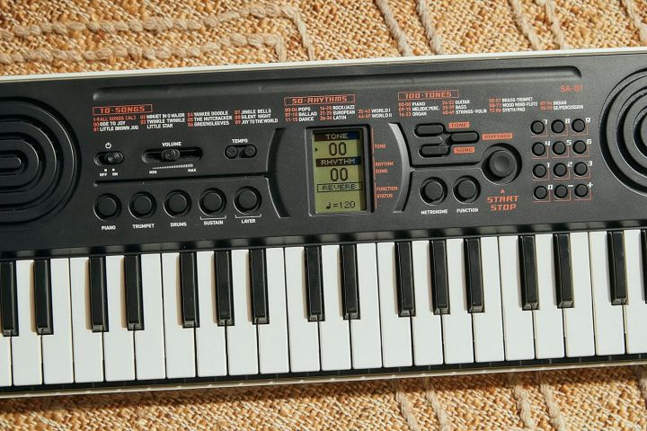 Casiotone%20Mini%20Keyboard%20SA-81%20with%20Piano%20tones,%20Black%20-%20Image%209
