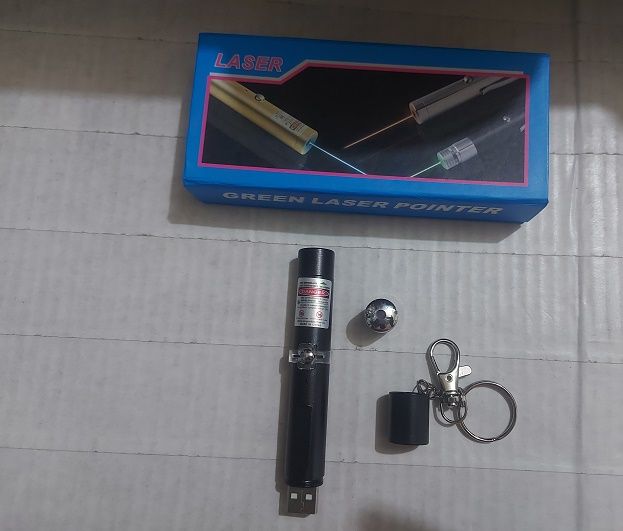 USB%20Charge%20111A%20Green%20Laser%20Pointer%20-%20Image%204