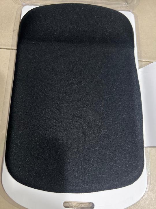 Ergonomic%20H16%20Gel%20Mouse%20Pad%20with%20Soft%20Wrist%20Rest%20%E2%80%93%20Non-Slip,%20Smooth,%20and%20Comfortable%20-%20Image%203
