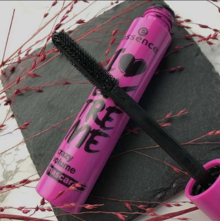 Essence%20Crazy%20Volume%20Mascara%20-%20Image%203