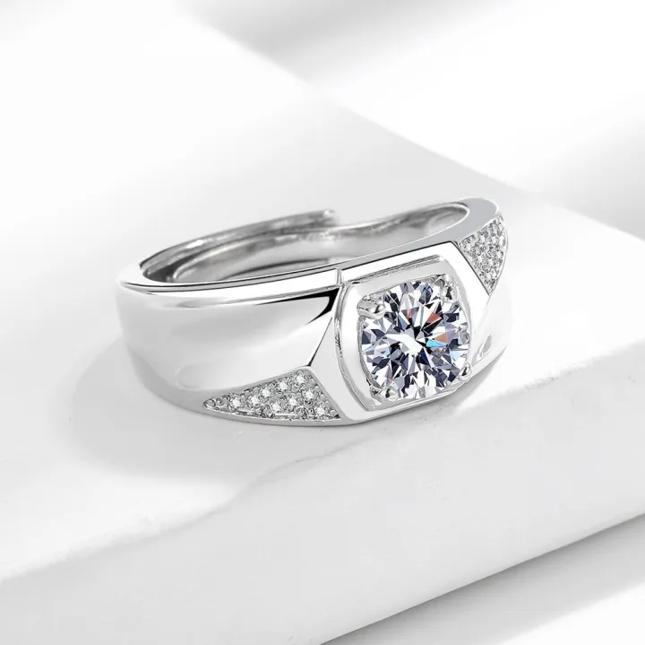 1%20Carat%20Imitation%20Moissanite%20Ring%20Fashionable%20Men's%20Open%20Finger%20Band%20Full%20Zircon%20Open%20Ring%20for%20Men%20Sparkling%20Index%20Finger%20Band%20-%20Image%205