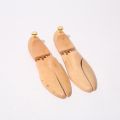 1 Pair Shoe Wood Shoes Stretcher, Wooden Adjustable Man Women Flats Pumps Boot Shaper Rack Expander Size 35-46.