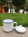 rust free good 370ml unbreakable nostalgic cookable heatable enamel tea mug with lid blue rim on mug and lid.