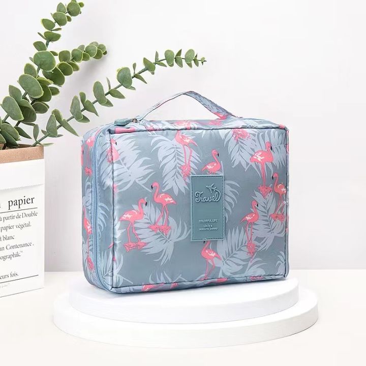 Travel%20Makeup%20Bag%20Large%20Cosmetic%20Bag%20Make%20up%20Case%20Organizer%20for%20Women%20and%20Girls%20-%20Image%203