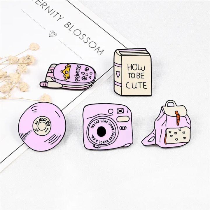 Kids%20Creative%20Enamel%20Pins%20Childhood%20Funny%20Flip%20Phone%20Twisted%20Pencil%20Schoolbag%20Brooch%20Anime%20Camera%20CDs%20Badge%20Jewelry%20Student%20Gift%20-%20Image%204