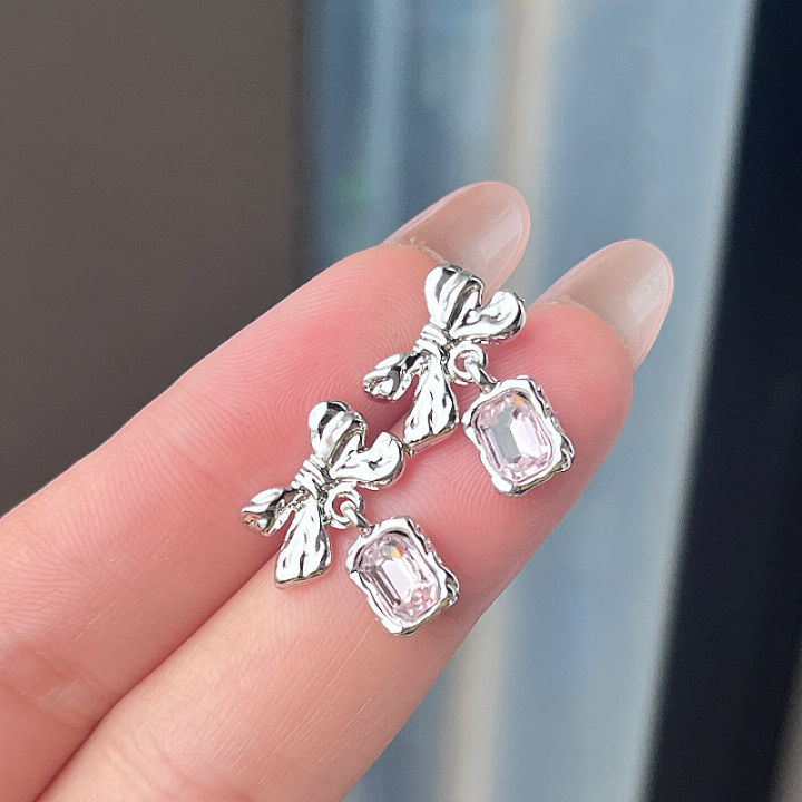 Bow%20zircon%20stud%20earrings%20women's%20light%20luxury,%20exquisite%20niche%20design,%20simple%20and%20versatile,%20fashionable,%20high-end%20temperament%20ear%20jewelry%20-%20Image%206