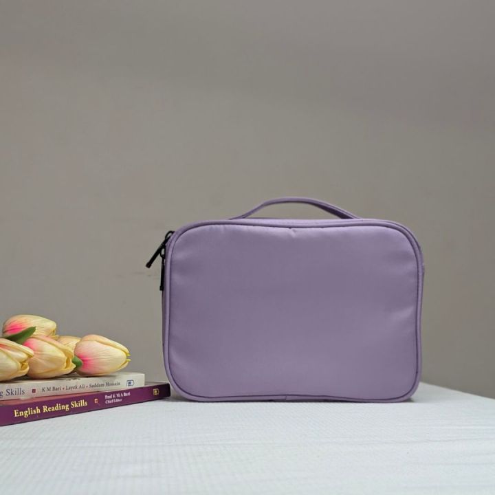 Waterproof%20Makeup%20Storage%20Bag%20-%20Stylish%20Storage%20for%20Makeup%20Essentials%20-%20Image%205