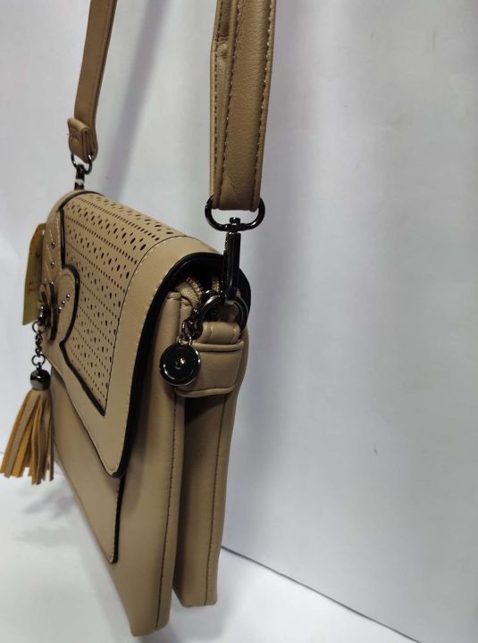 Ladies%20Special%20Pu%20Leather%20Side%20Bag%20With%20Long%20Belt%20For%20Gift%20And%20Party%20and%20Regular%20Use%20-%20Image%204