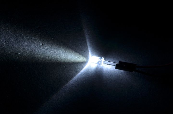 5mm%20White%20LED%20Diode%20Lights%20-%20%5BUltra%20Bright%5D%20Clear%20Transparent%20DC%203V%2020mA%20Emitting%20Diodes%20LEDs%20Bulb%20500Ps%20-%20Image%205