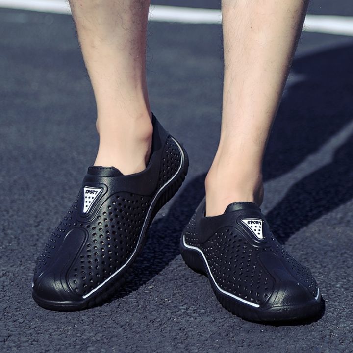 2021%20Breathable%20Summer%20Men%20Slippers%20Outdoor%20Water%20Shoes%20Hollow%20Ultra%20Light%20Beach%20Shoes%20Casual%20Men%20Sandals%20%20Black%20Garden%20Shoes%20-%20Image%207