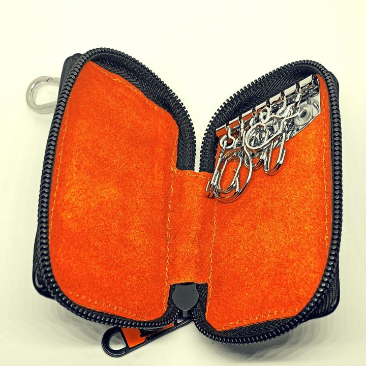 Leather%20Key%20Ring%20Holder%20Black/%20Chocolate.%20-%20Key%20Ring%20-%20Image%2010