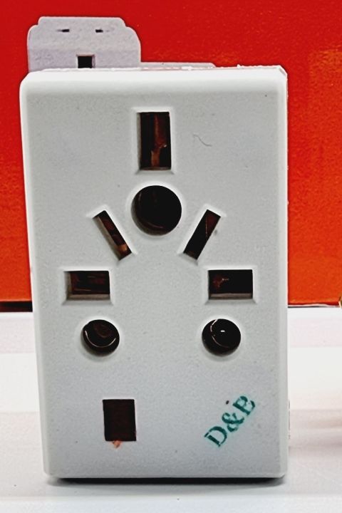 Multi%20Plug%20-%20Multi%20Socket%20Square%20Pin%20-%20Universal%20Multi%20Plug%20-%20Travel%20Adapter%20-%20Image%202