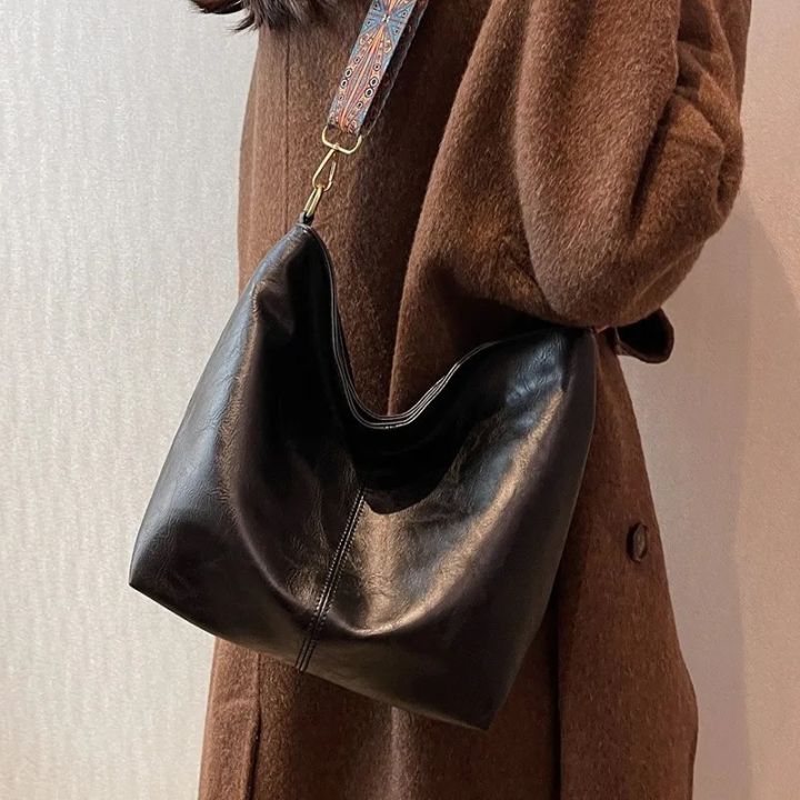 Large%20Capacity%20Bag%20Women's%20New%20Fashion%20Shoulder%20Bag%20Retro%20Versatile%20Broadband%20Crossbody%20Tote%20Bag%20Geometric%20Strap%20Hobo%20Bag%20-%20Image%202