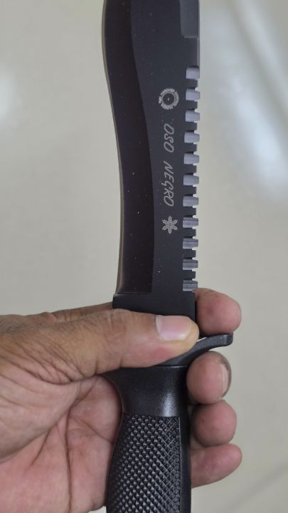 Black%20Kitchen%20%20with%20Stainless%20Steel%20%20and%20Non-Stick%20garden%20tools%20-%20Image%203