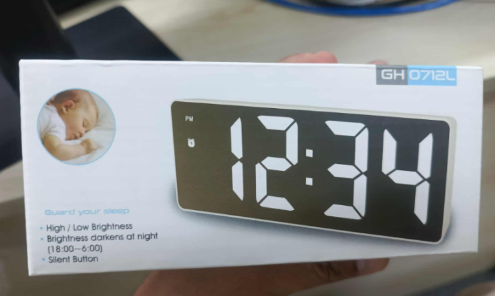 LED%20Mini%20(ZT:38)%205V%20Digital%20Alarm%20Clock%20(This%20can%20be%20run%20on%20both%20direct%20current%20and%20battery%20power.)%20-%20Image%203