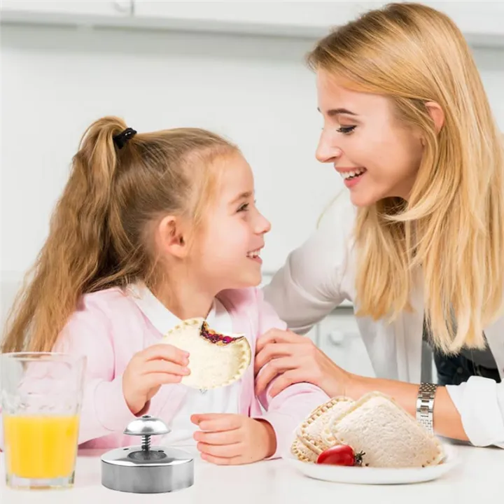 Sandwich%20Cutter%20and%20Sealer,Cookie%20Cutter%20Cool%20Sandwich%20Cutter,Breakfast%20Sandwich%20Maker%20Cute%20Peanut%20Butter,Round%20Sandwich%20-%20Image%202