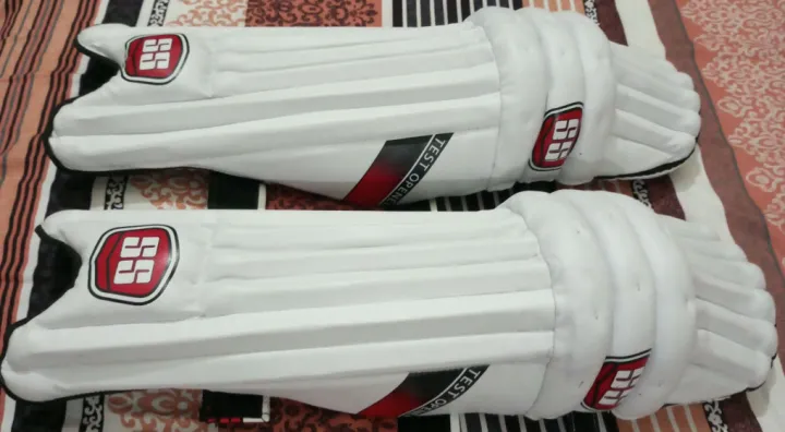 SS%20Cricket%20Batting%20Pad%20-%20White%20-%20Stay%20Protected%20And%20Stylish%20With%20These%20SS%20Cricket%20Batting%20Pads%20-%20Image%206