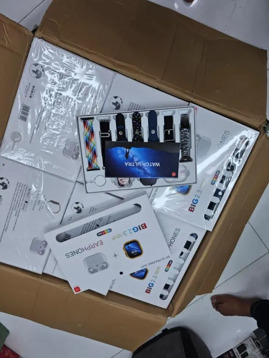 Y80%20Ultra%20Smartwatch%20With%208%20Strap%20-%20Image%204