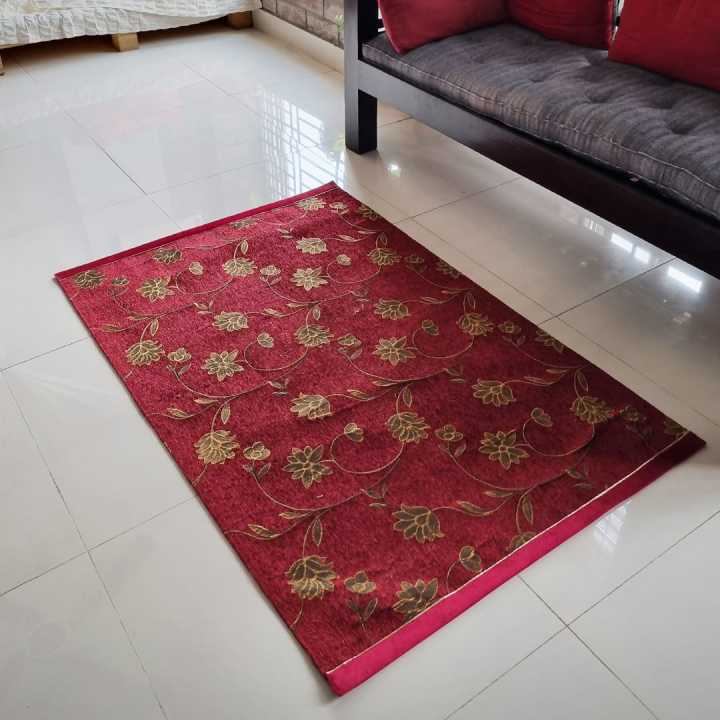 GOLD%20in%20RED-%20Floor%20Mat/%20Area%20Rug%20-%20Small%20Size%20-%20Image%204
