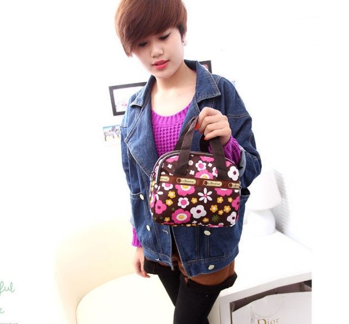 Stylish%20carrying%20side%20bag%20for%20female%20-%20Image%204