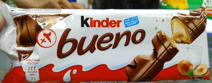 Kinder%20Bueno%20Chocolate%20Bars%20-%20Image%202
