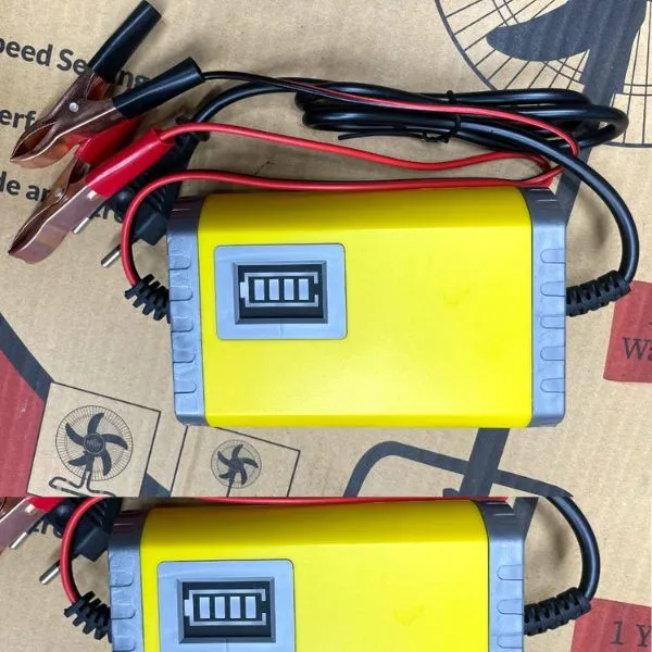 Smart%20Car%20Battery%20charger%2012V%203A%20for%20Lead%20Acid%20Battery%20Universal%20Fast%20Charging%20-%20Image%204