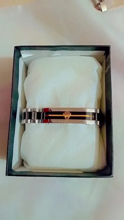 Elegant%20Men's%20Stainless%20Steel%20Bracelet%20with%20Logo%20Detail%20-%20Fashion%20Jewelry%20-%20Image%202