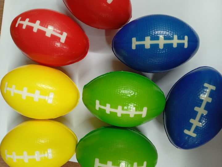 Rugby%20sponge%20ball%20to%20decompress%20and%20decompress%20hand-held%20pinch%20ball%20toy%20elastic%20American%20and%20British%20style%20-1pcs%20-%20Image%2010