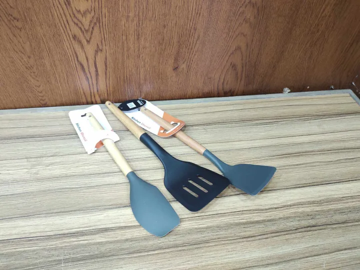 Kitchen%20Heat%20Resistant%20Silicone%20Spatula%203%20pcs%20Set%20Multicolor.%20Wooden%20Silicone%20Spatula.%20CD:360.%20-%20Image%204