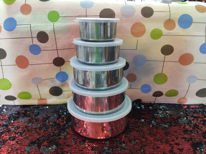 Stainless%20steel%20Storage%20Bowls%205Pcs%20Set%20With%20Food-Grade%20Plastic%20Cover,Protect%20Fresh%20box%205%20Pcs%20Bowls%20Set,5-Piece%20Bowl%20Set%20Airtight,%20Leak-Proof,%20Freezer-Safe.%20-%20Image%205