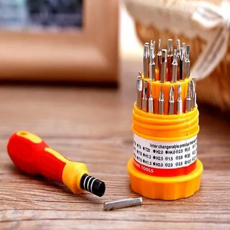 31%20In%201%20Screw%20Driver%20Set%20-%20Yellow%20and%20Red%20-%20Image%202