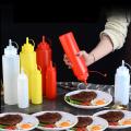 240/480ml Sauce Squeeze Bottle Twist Cap Squeeze Bottle Kitchen Gadgets. 