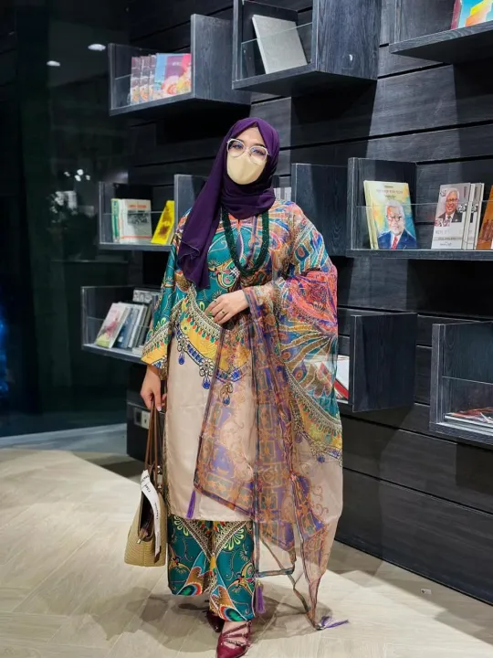 New%20Model%20Readymade%20Stylish%20And%20Comfortable%20Digital%20Print%20Three%20Piece%20For%20Girls%20-%20Image%203