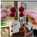 Hair Claw Exquisite Pearl Tassel Hair Accessories Red Velvet Flocked Rose Flower Retro Hairpin Women Popular Ponytail Holder. 