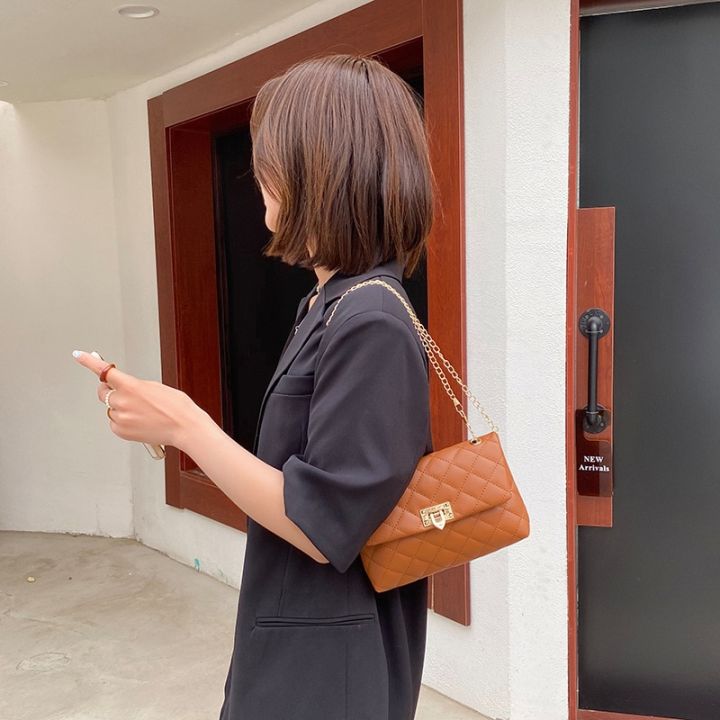 Women's%20Bag%20New%20Embroidered%20Lingge%20Small%20Square%20Bag%20Elegant%20and%20Personalized%20Shoulder%20Bag%20Crossbody%20Bag%20-%20Image%204