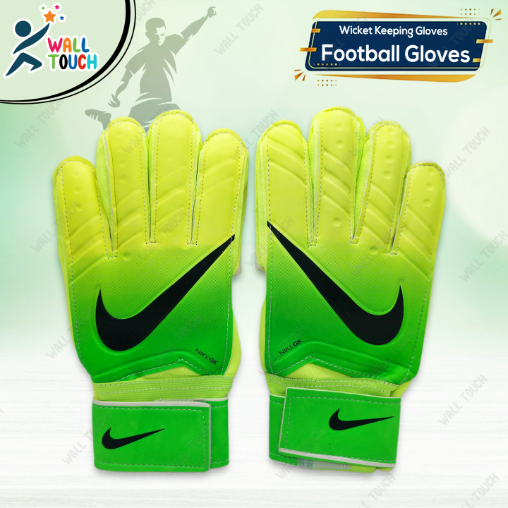 Professional%20Footballer%20Goalkeeper%20Gloves%20Sticky%20&%20Good%20Grip%20High%20Quality%20Goalkeeper%20Gloves%20-%20Image%204