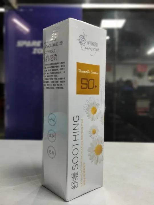 Chamomile%20Essence%20Shoothing,%20Moisturizing,%20Isolating%20And%20Protecting%20Sunscreen%20Spray%20SPF%2050++%20-%20Image%207