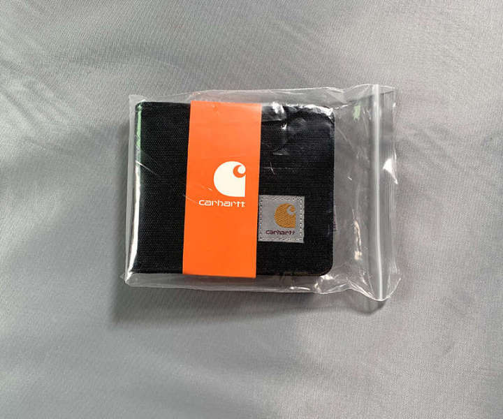 Kahart%20Wallet,%20Zero%20Wallet%20are%20made%20of%20waterproof%20fabric%20that%20is%20sturdy%20and%20durable%20-%20Image%203