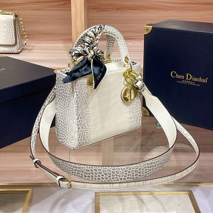 Hong%20Kong%20Bag%20Atmospheric%20Mom%20Bag%202024%20New%20Mother's%20Day%20Gift%20Hand%20Bag%20Premium%20Sense%20One%20Shoulder%20Tote%20Bag%20-%20Image%202