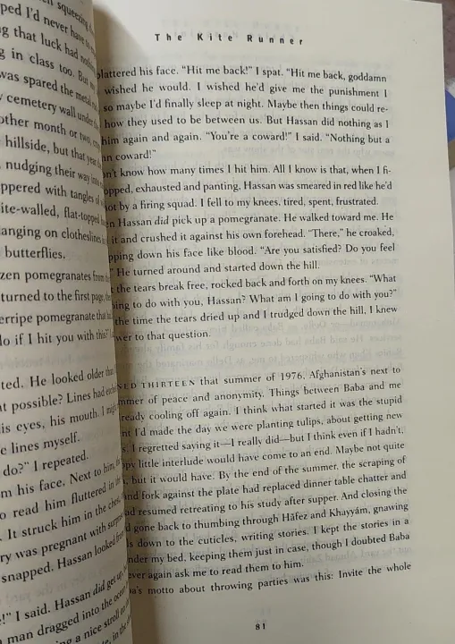 A%20Thousand%20Splendid%20Suns%20by%20Khaled%20Hosseini%20(Paperback)%20-%20Image%205